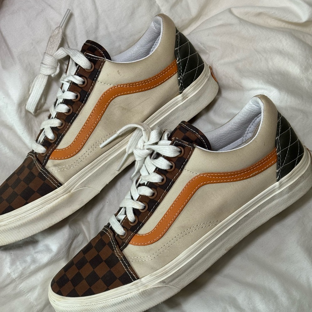 Vans Men’s Old Skool Low-Top Sneakers (Men’s 8.5/ Womens 10) - Picture 6 of 7